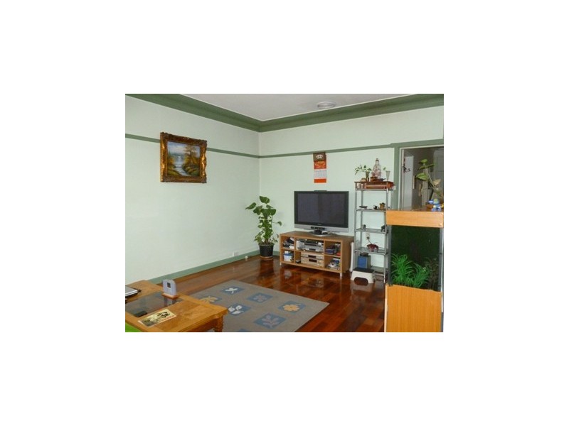 25 Binalong Rd, Pendle Hill NSW 2145