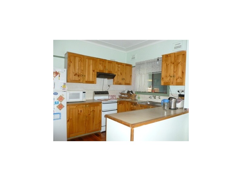 25 Binalong Rd, Pendle Hill NSW 2145