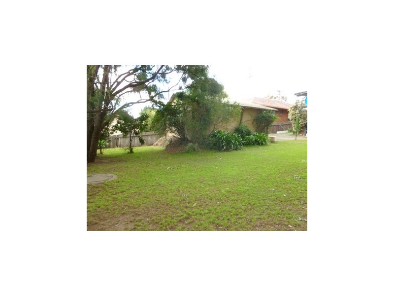 25 Binalong Rd, Pendle Hill NSW 2145