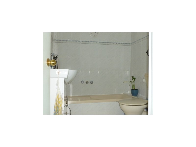 25 Binalong Rd, Pendle Hill NSW 2145