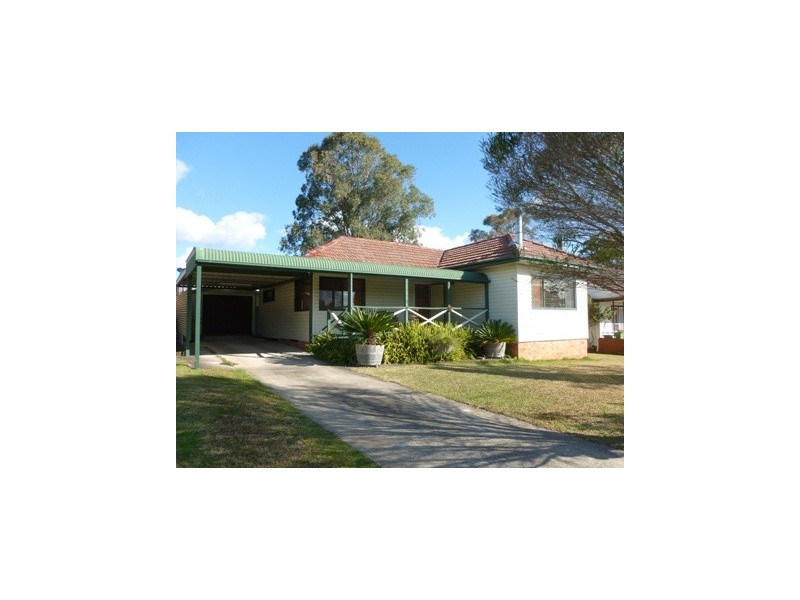 16 Scott St, Toongabbie NSW 2146