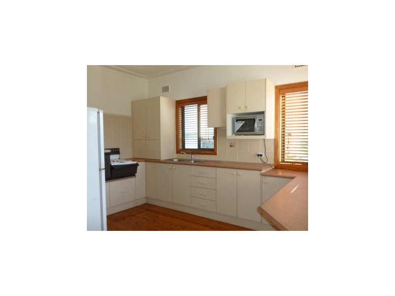 16 Scott St, Toongabbie NSW 2146