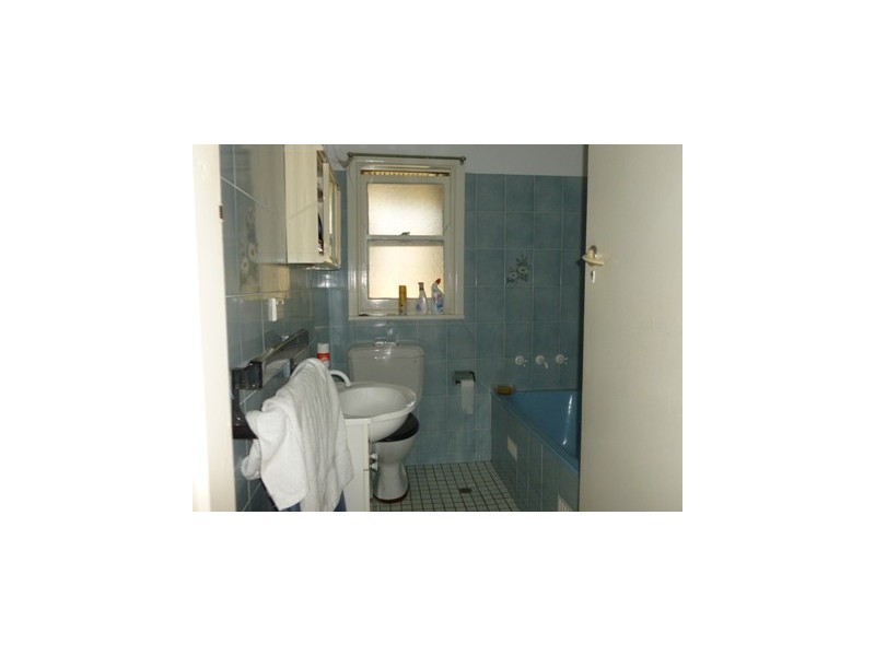 16 Scott St, Toongabbie NSW 2146