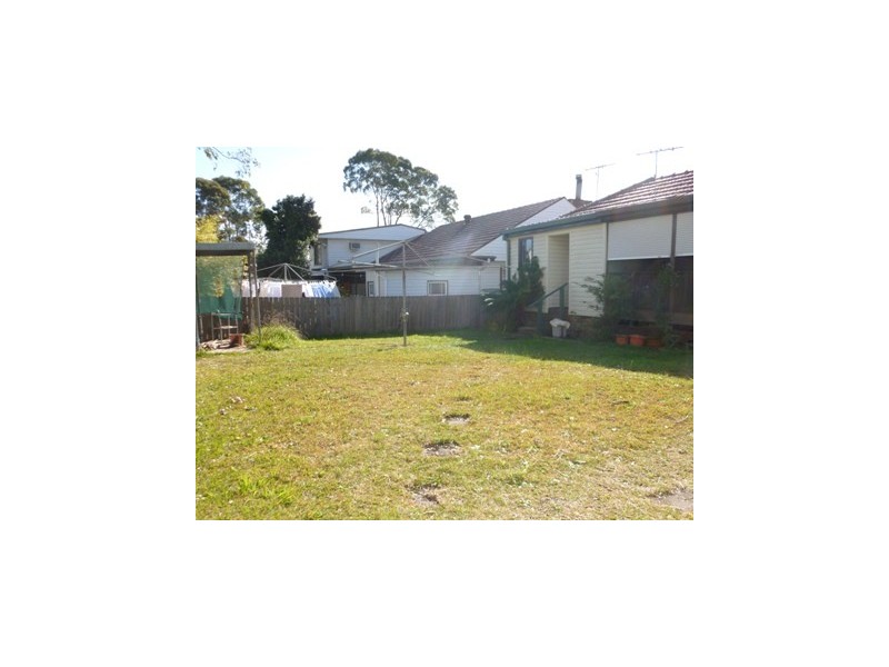 16 Scott St, Toongabbie NSW 2146