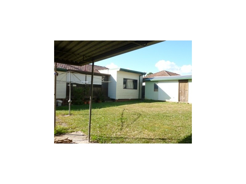 16 Scott St, Toongabbie NSW 2146