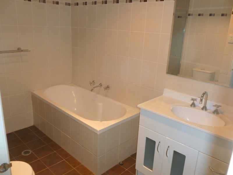 2 Fisher Crescent, Pendle Hill NSW 2145