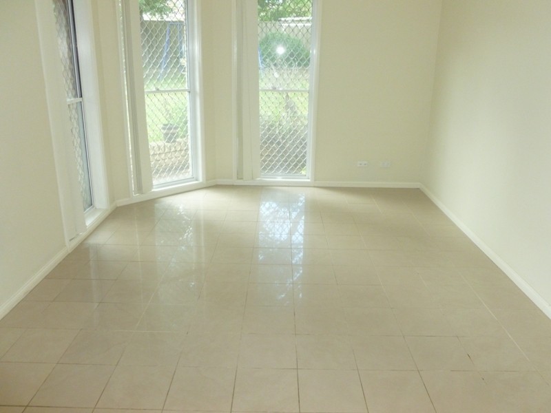 2 Fisher Crescent, Pendle Hill NSW 2145