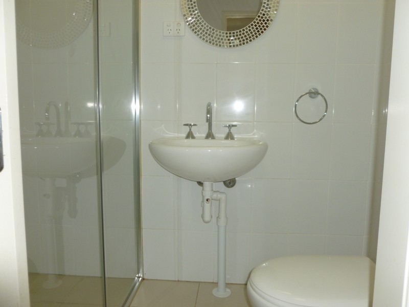 2 Fisher Crescent, Pendle Hill NSW 2145