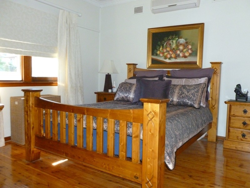 20 Arnett St, Pendle Hill NSW 2145