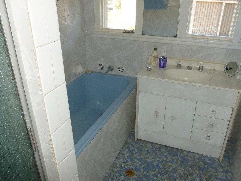 20 Arnett St, Pendle Hill NSW 2145