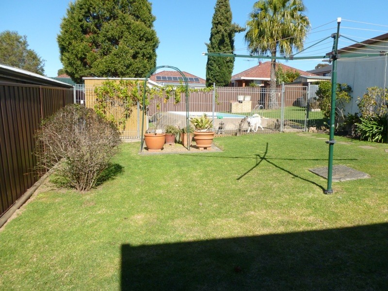 20 Arnett St, Pendle Hill NSW 2145