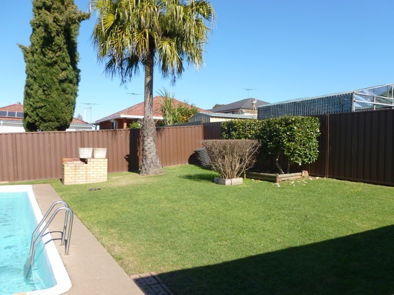 20 Arnett St, Pendle Hill NSW 2145