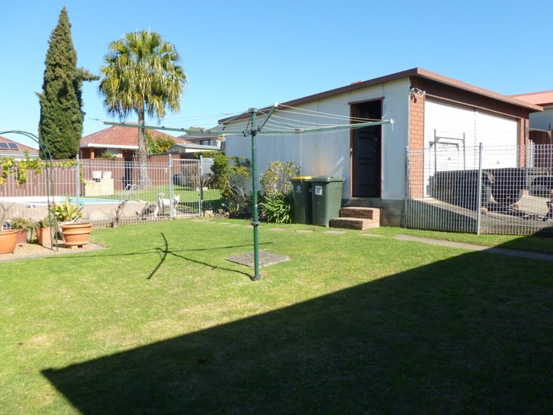 20 Arnett St, Pendle Hill NSW 2145