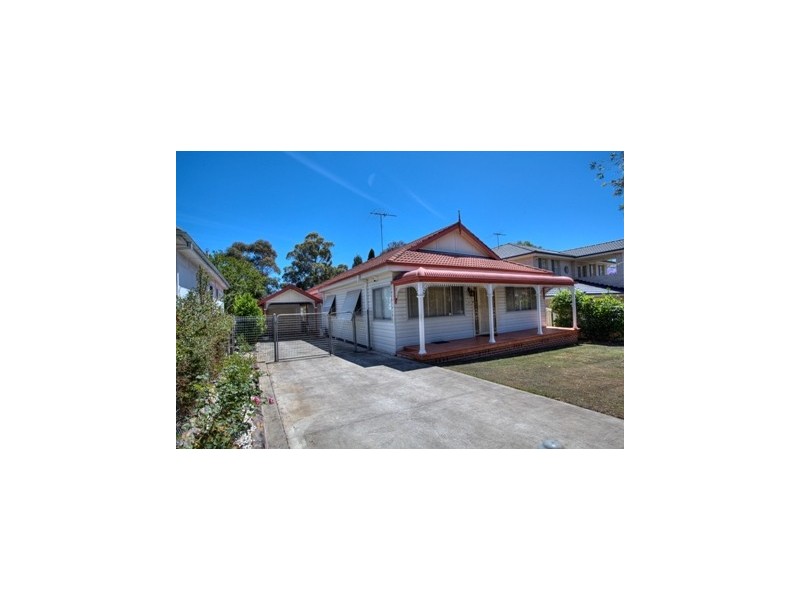 33 Amos Street, Westmead NSW 2145