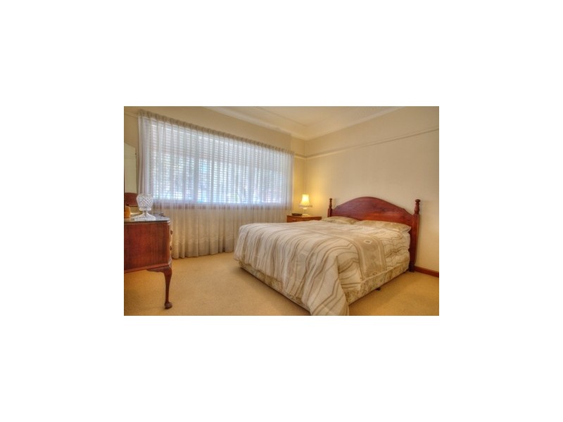 33 Amos Street, Westmead NSW 2145