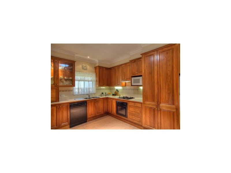 33 Amos Street, Westmead NSW 2145