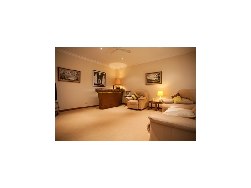 33 Amos Street, Westmead NSW 2145