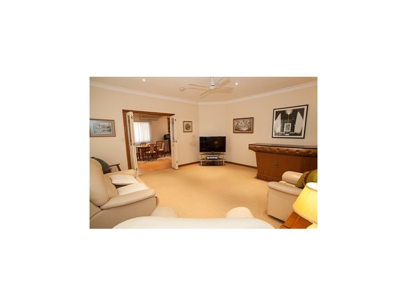 33 Amos Street, Westmead NSW 2145