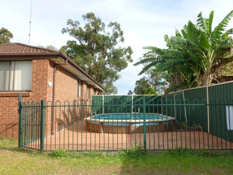 82 Melville Road, St Clair NSW 2759