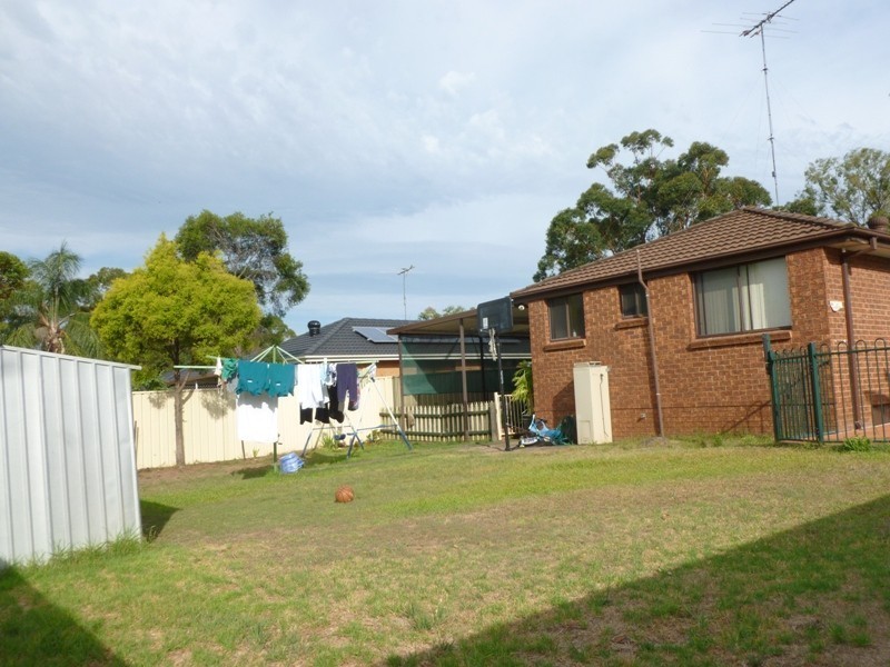 82 Melville Road, St Clair NSW 2759