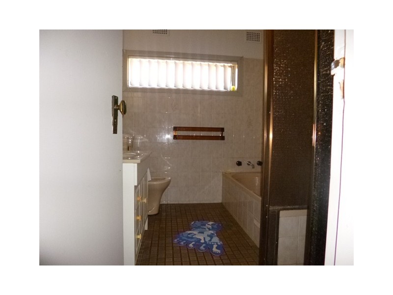 28 Fullagar Rd, Wentworthville NSW 2145