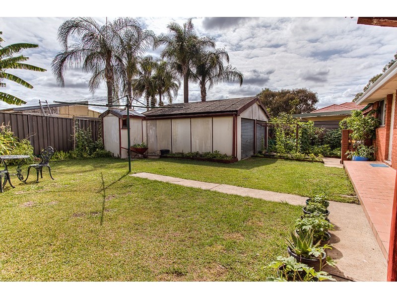 13 Lyle St, Girraween NSW 2145