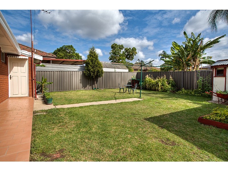 13 Lyle St, Girraween NSW 2145