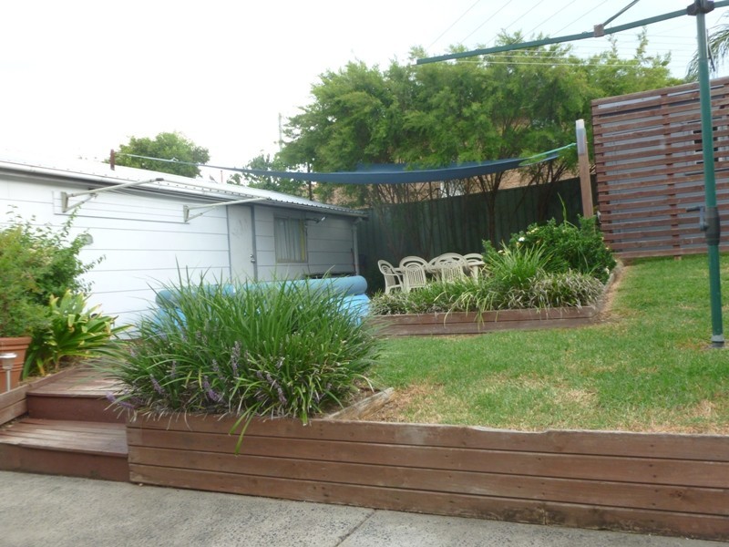 20 Orleans Cres, Toongabbie NSW 2146