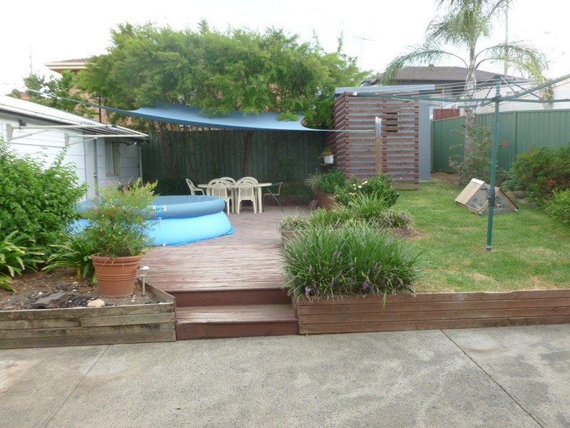 20 Orleans Cres, Toongabbie NSW 2146