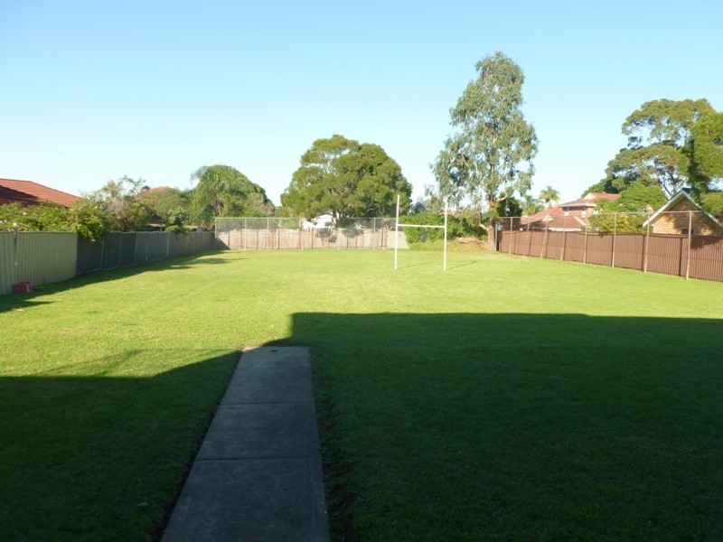 68 Magowar Rd, Girraween NSW 2145