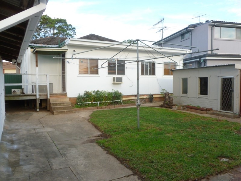 8 Barwon St, Greystanes NSW 2145