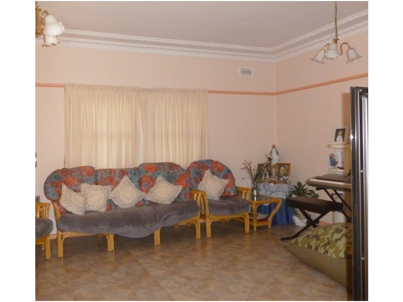 17 Carinya Rd, Girraween NSW 2145