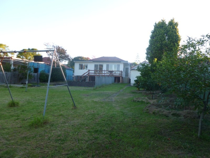 17 Carinya Rd, Girraween NSW 2145