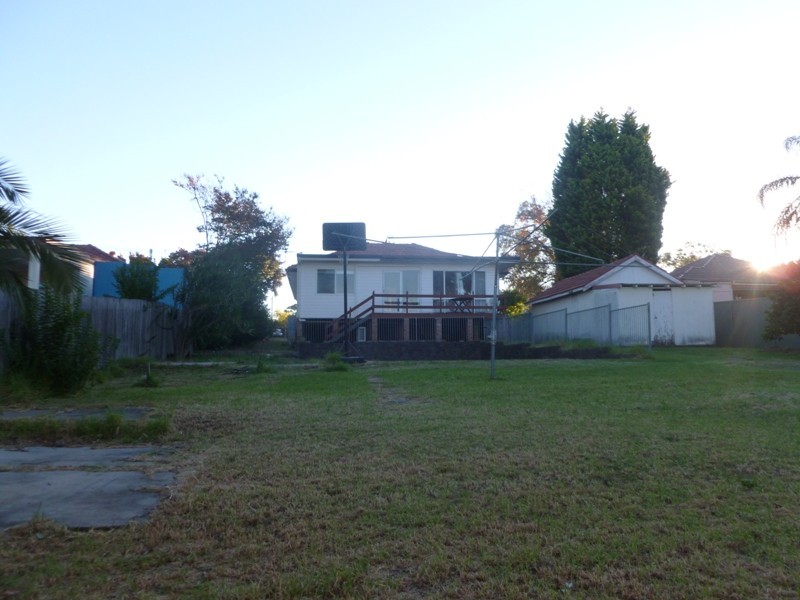 17 Carinya Rd, Girraween NSW 2145