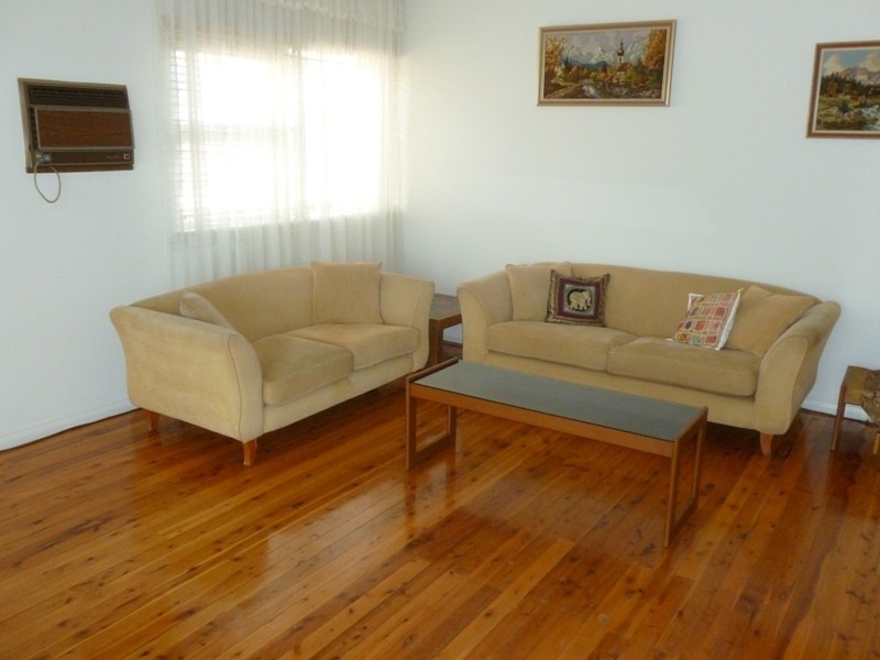 4 Willow St, Greystanes NSW 2145