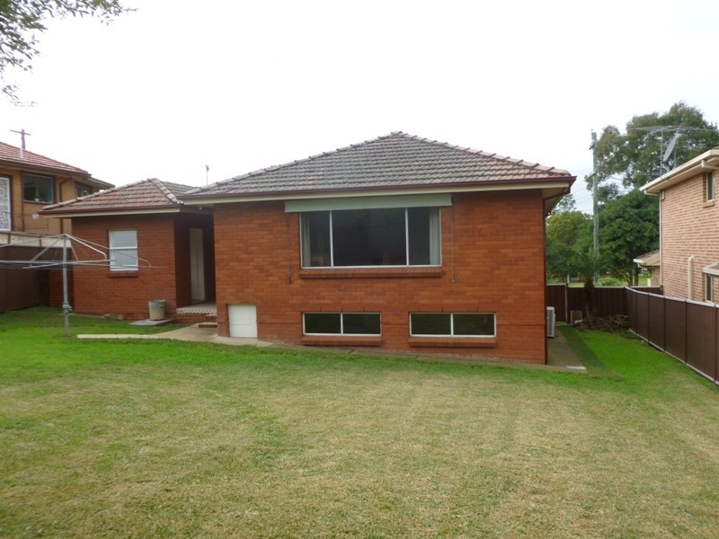 4 Willow St, Greystanes NSW 2145