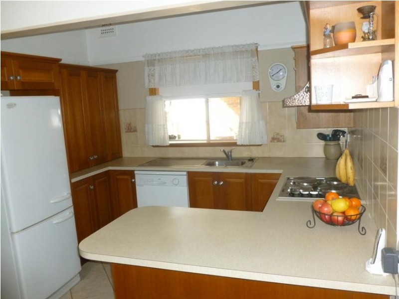 8 Bando Rd, Girraween NSW 2145