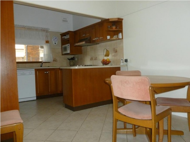 8 Bando Rd, Girraween NSW 2145