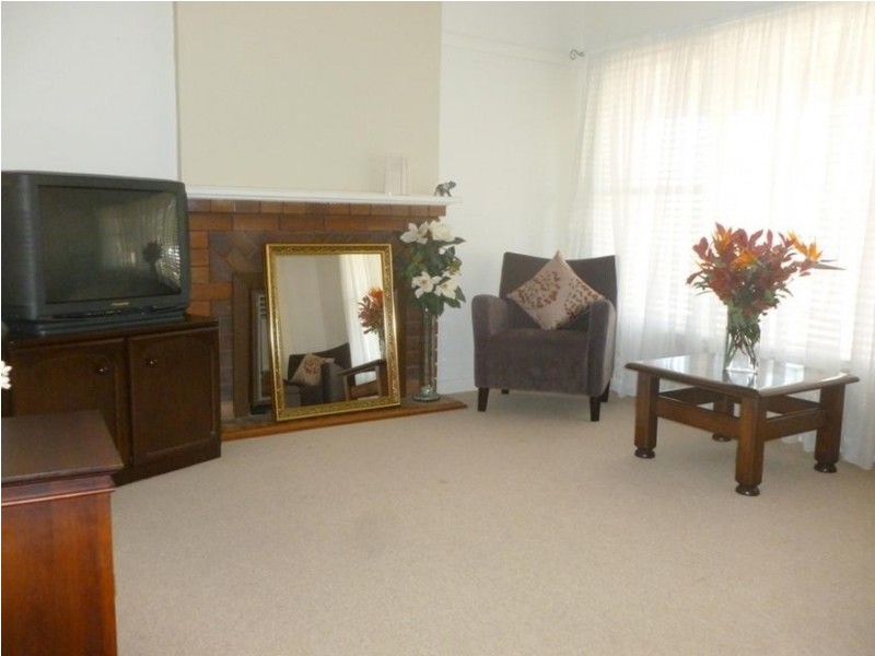 8 Bando Rd, Girraween NSW 2145