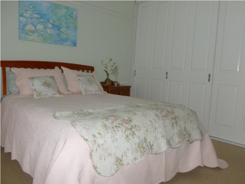 8 Bando Rd, Girraween NSW 2145