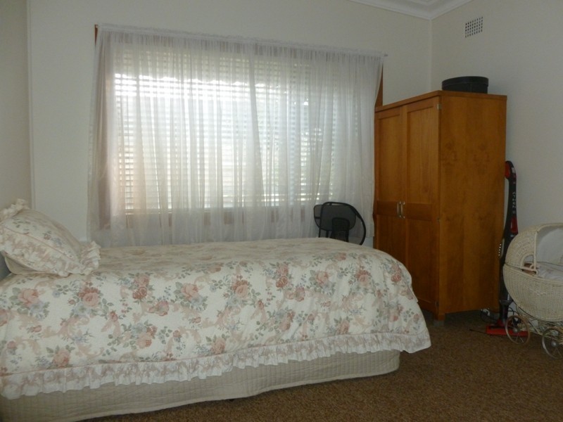 8 Bando Rd, Girraween NSW 2145