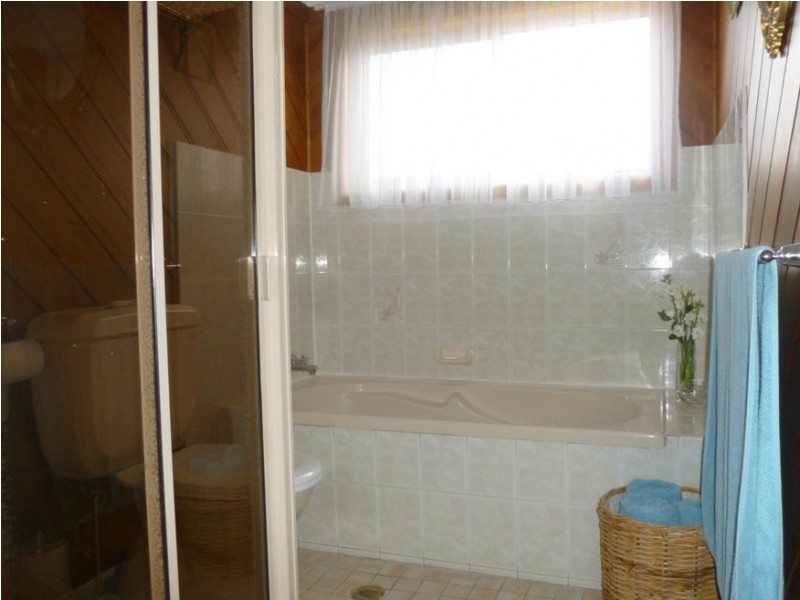 8 Bando Rd, Girraween NSW 2145