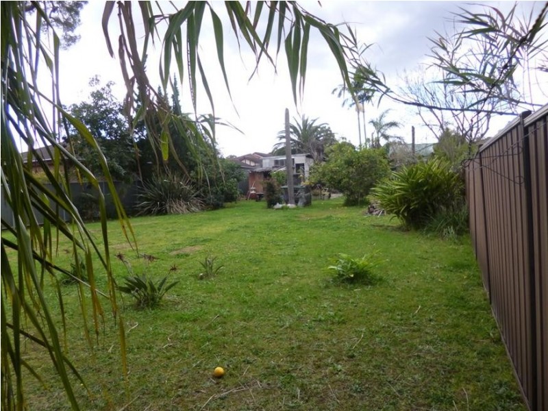 90 Ballandella Rd, Toongabbie NSW 2146