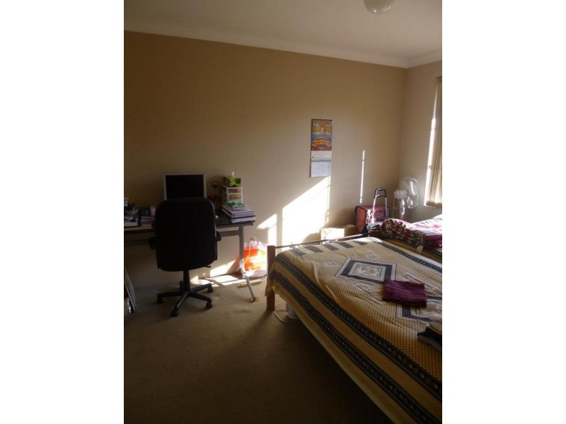 90 Ballandella Rd, Toongabbie NSW 2146