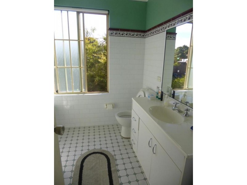 90 Ballandella Rd, Toongabbie NSW 2146