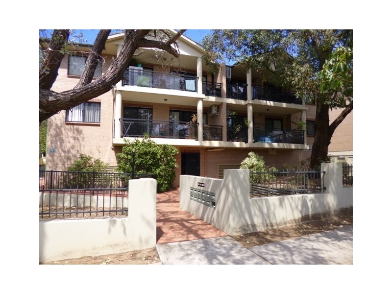 18/8-12 Alexandra Avenue, Westmead NSW 2145