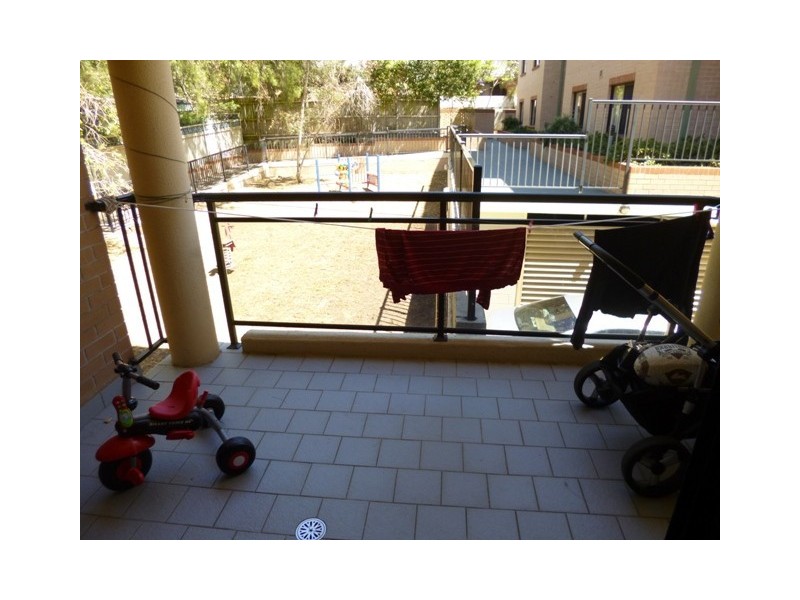 18/8-12 Alexandra Avenue, Westmead NSW 2145