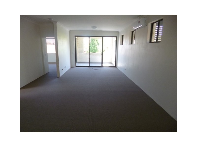 2/16 Caroline Street, Westmead NSW 2145