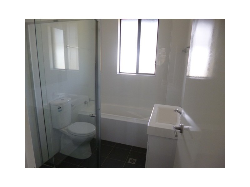 2/16 Caroline Street, Westmead NSW 2145