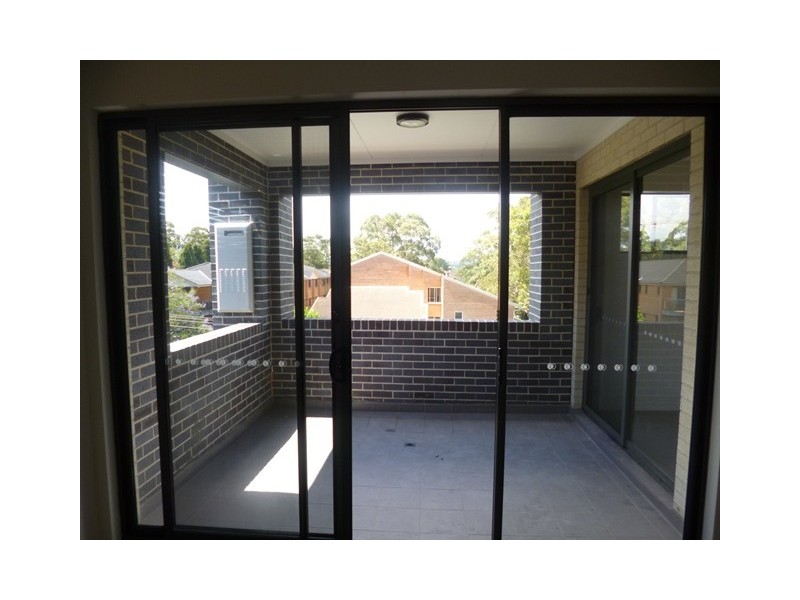 2/16 Caroline Street, Westmead NSW 2145